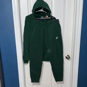 Nike mens Green Sweatpants and sweatshirt size M set